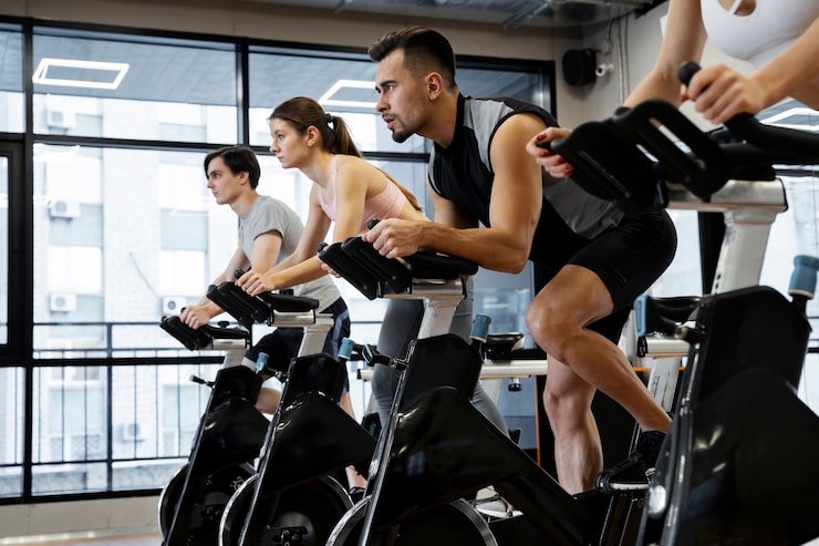 people-doing-indoor-cycling_23-2149270249